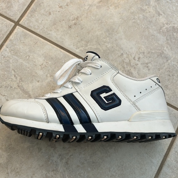 Vintage 90’s Guess White Leather Sneakers - Picture 4 of 5
